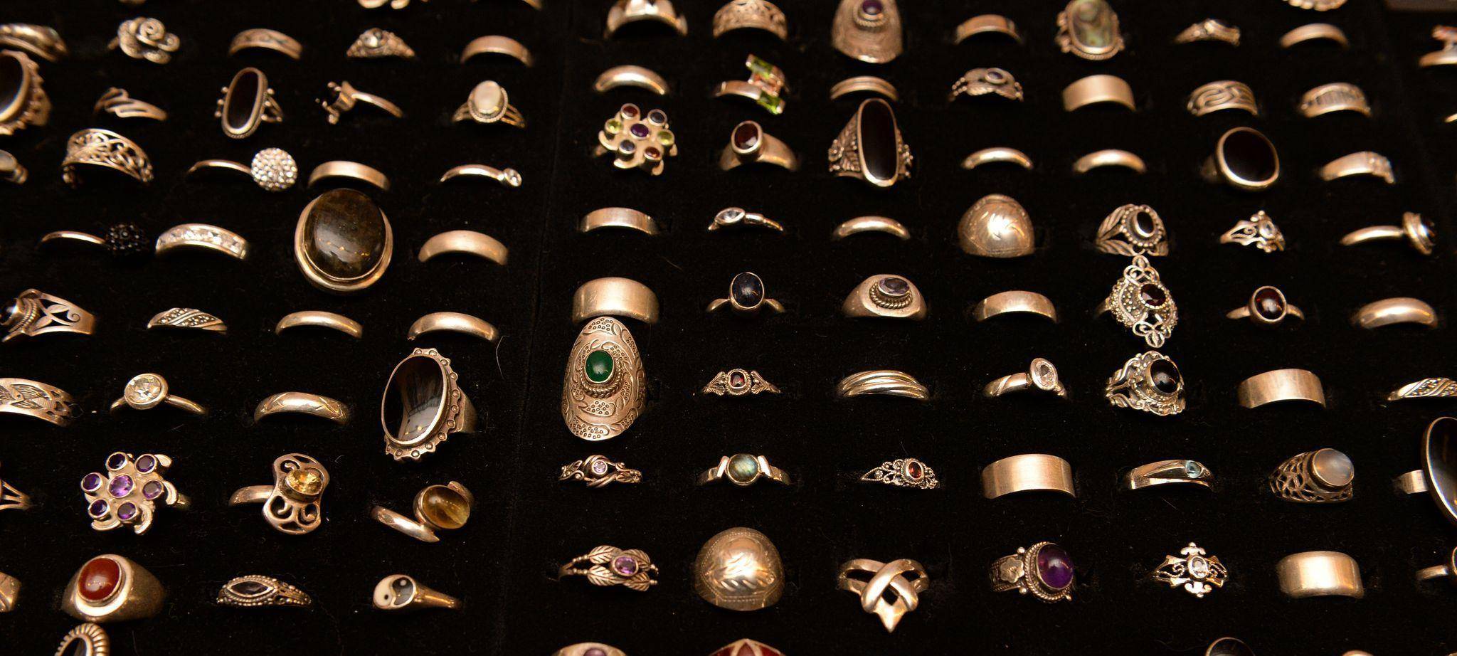 Ringe werden zum Verkauf angeboten